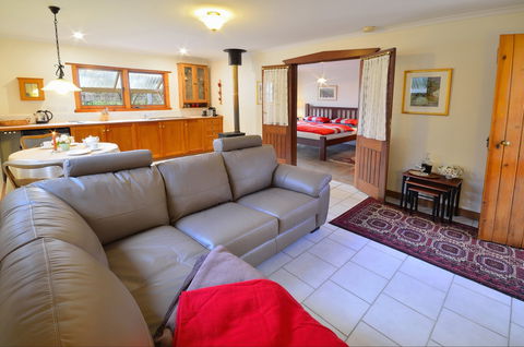 Stephanette's Cottage - Accommodation 4U 2