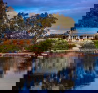 Stonewell Cottages and Vineyards - Accommodation 4U