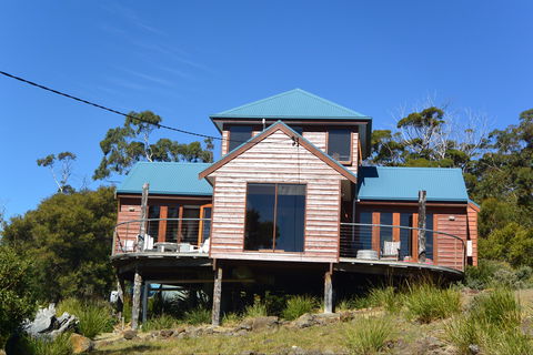 Tree House - The - Accommodation 4U 0