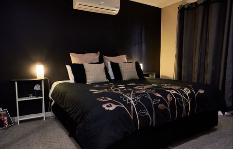 Under The Vines - Accommodation 4U 1