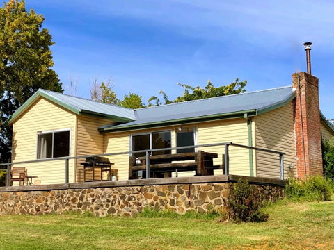 Adelong Valley Farm Stays - Moorallie Cottage - Accommodation 4U 1