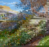 Arty Beach House at Lighthouse Beach - Accommodation 4U