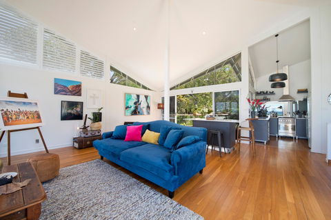 Arty Beach House At Lighthouse Beach - Accommodation 4U 2