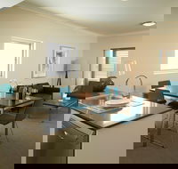 Baileys Serviced Apartments - Accommodation 4U