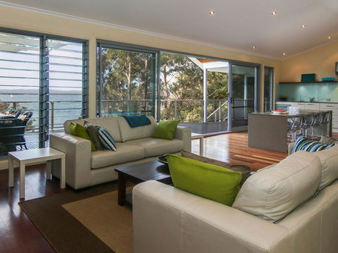 Becalmed On Sunshine Cove - Accommodation 4U 1
