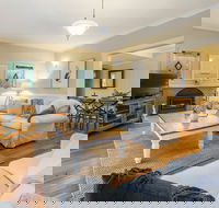 Blue Moon Cottages - Accommodation 4U