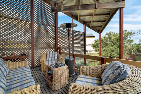 Chalet Moma, 1 England Ave Port Elliot - Accommodation 4U 2