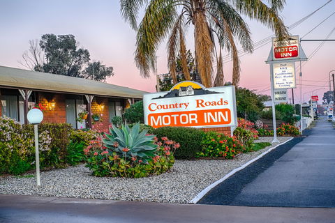 Country Roads Motor Inn - Accommodation 4U 0