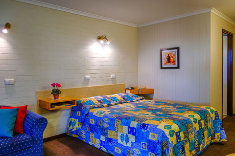 Country Roads Motor Inn - Accommodation 4U 1