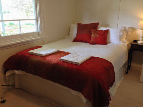 Crookwell Farmhouse - Accommodation 4U 2