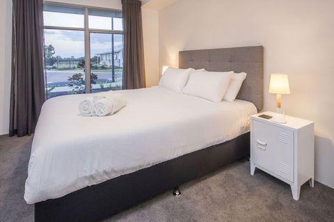 Fairway Lakeside - Accommodation 4U 2