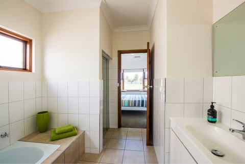 Glenelg Parkview Villas - Accommodation 4U 1