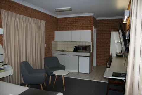 Golden Harvest Motor Inn Moree - Accommodation 4U 1