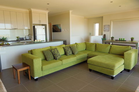 Horizons Part Of Blue Fin Holiday Homes - Accommodation 4U 0