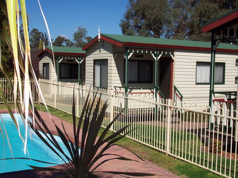 Parkes Country Cabins - Accommodation 4U 0