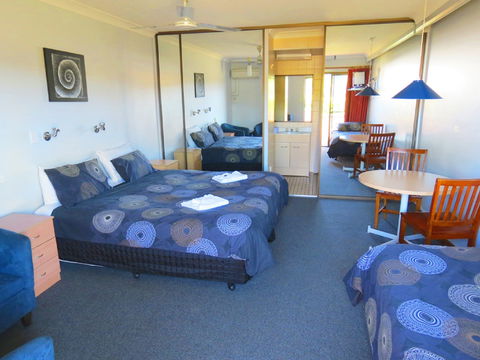 Sisleys Motel - Accommodation 4U 0