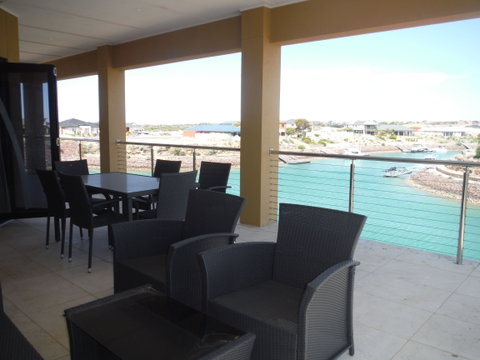 Stately Waters - Accommodation 4U 0