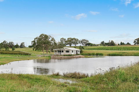 The Lake House - Accommodation 4U 1