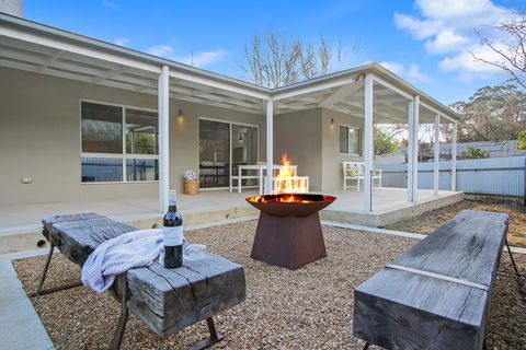 Three Sisters - Accommodation 4U 0