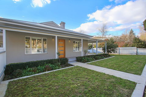 Three Sisters - Accommodation 4U 1