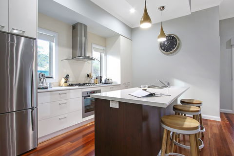 Three Sisters - Accommodation 4U 2