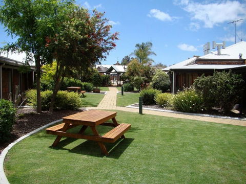 Dunsborough Inn Backpackers - Accommodation 4U 1