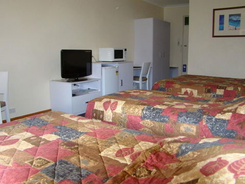Dunsborough Inn Backpackers - Accommodation 4U 2