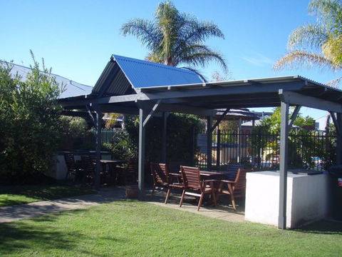 Dunsborough Inn Backpackers - Accommodation 4U 3