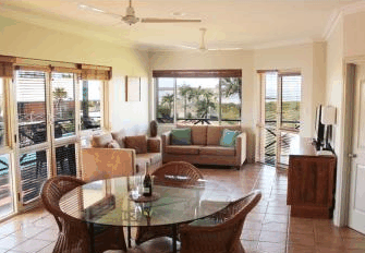 Moonlight Bay Suites - Accommodation 4U