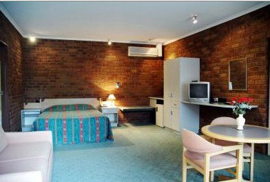 Fountain Court Motor Inn - Accommodation 4U 2