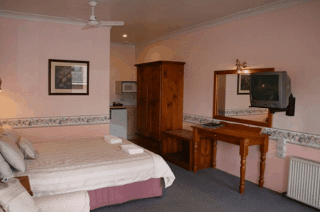 New England Motor Inn - Accommodation 4U 1