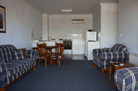 New England Motor Inn - Accommodation 4U 3