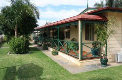 Outback Villas - Accommodation 4U 2