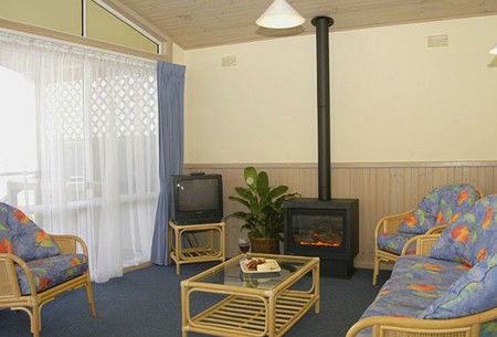 Berrara Beach Holiday Chalets - Accommodation 4U 1