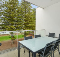 24 The Breeze - Sea Views Right in the Heart of Victor Harbor - Accommodation 4U