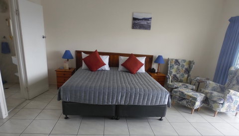 Airlie Court Units - Accommodation 4U 0