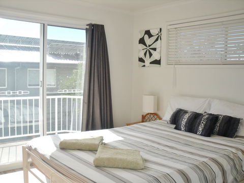 Beachcomber Apartments - Accommodation 4U 1