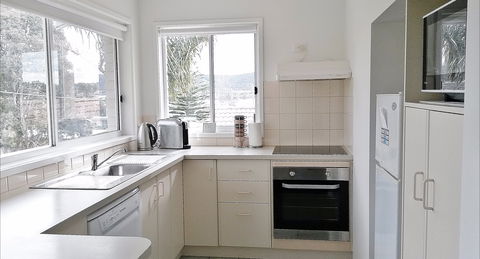 Beachcomber Apartments - Accommodation 4U 2