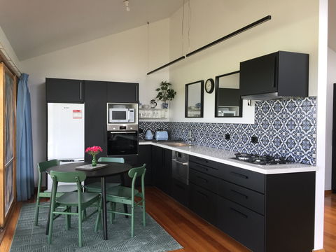 Black Cockatoo Cottages - Accommodation 4U 2