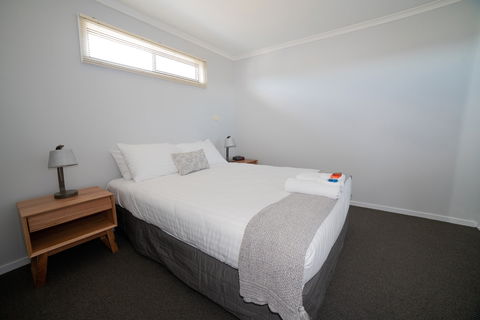 Bridport Beach Cottages - Accommodation 4U 2