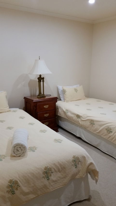 Carolynnes Cottages - Blue Wren Cottage - Accommodation 4U 1