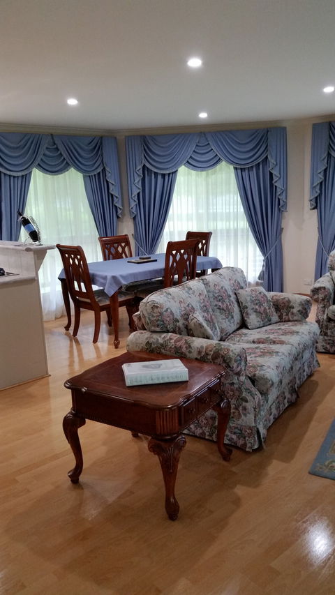 Carolynnes Cottages - Blue Wren Cottage - Accommodation 4U 2