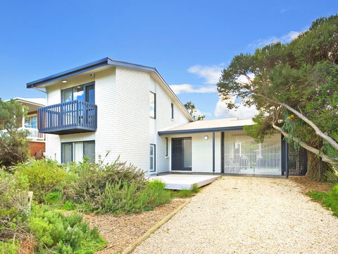Century 21 SouthCoast: Tennis Elbow - Accommodation 4U 0