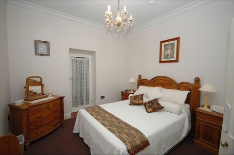 Clare Valley Heritage Retreat - Wishing Well Cottage - Accommodation 4U 1