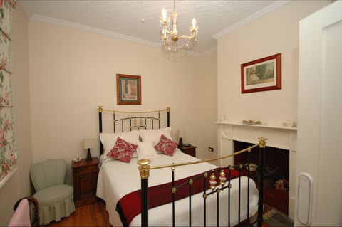 Clare Valley Heritage Retreat - Wishing Well Cottage - Accommodation 4U 2