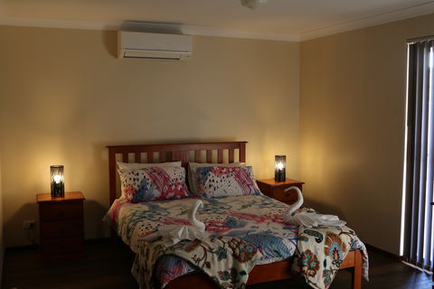 CozyStay At Kearsley - Accommodation 4U 0