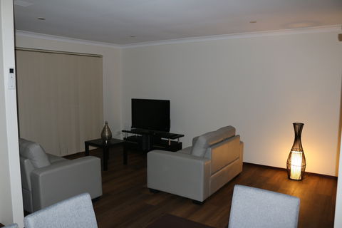 CozyStay At Kearsley - Accommodation 4U 2