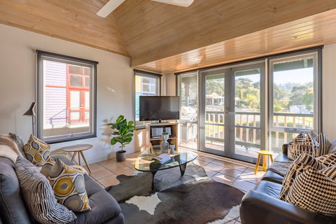 Dlux + Escape @ Lorne - Accommodation 4U 0