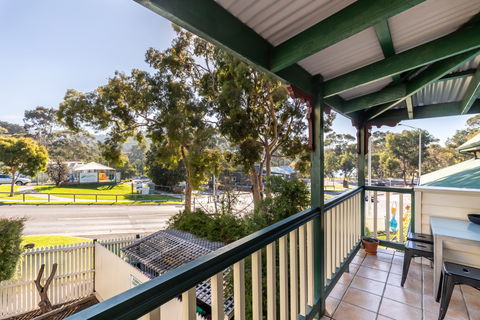 Dlux + Escape @ Lorne - Accommodation 4U 2