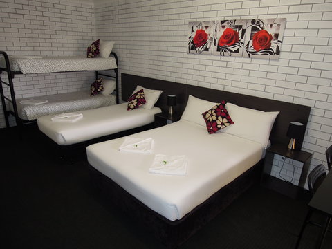 Jackaroo Apartments - Motel - Accommodation 4U 2